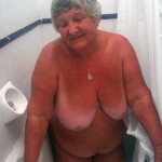 Grandma masturbates in the bath