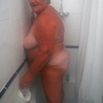 Grandma masturbates in the bath