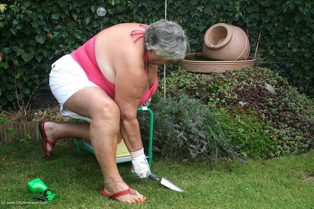 Granmaw Is Naked In The Yard